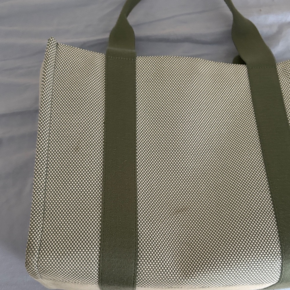 Lululemon Green and Cream Tote Bag. Big one. - Picture 5 of 5
